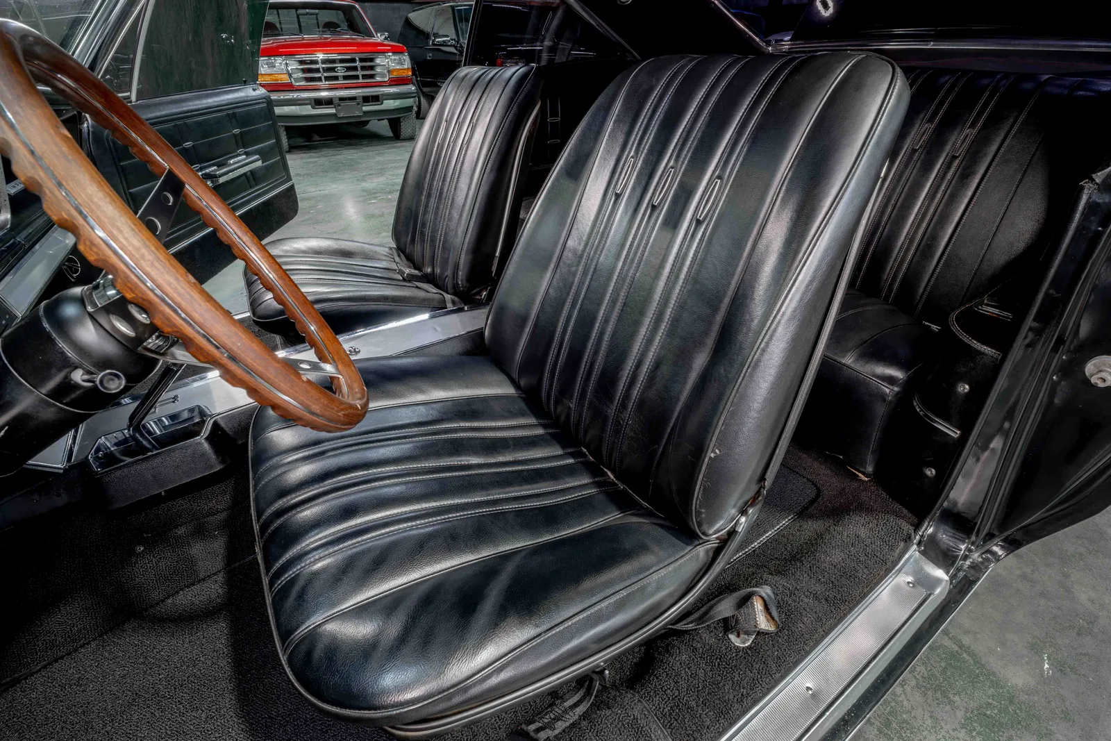 1966-Chevrolet Impala SS-Tuxedo Black-168376T161890-45.jpg